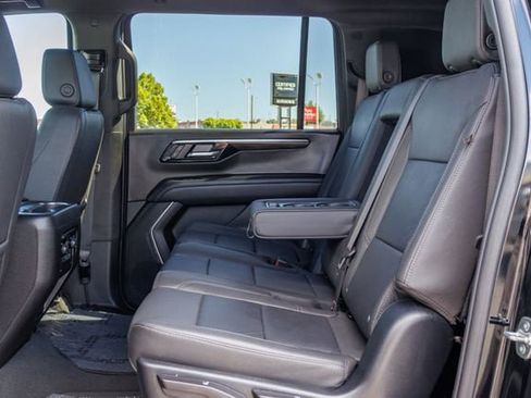 Used 2025 Chevrolet Suburban Z71 AWD/4WD image 8