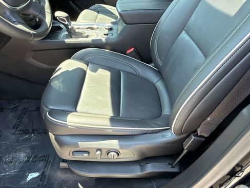 Used 2023 Chevrolet Traverse Premier AWD/4WD image 18