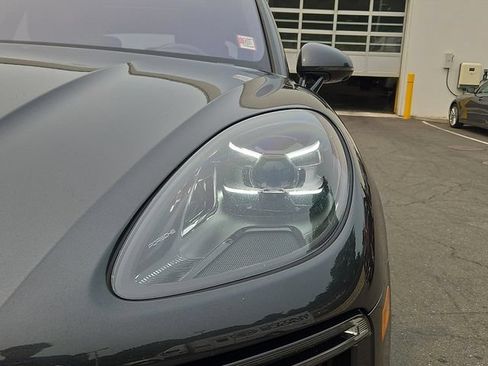 Used 2021 Porsche Macan Turbo AWD/4WD image 10