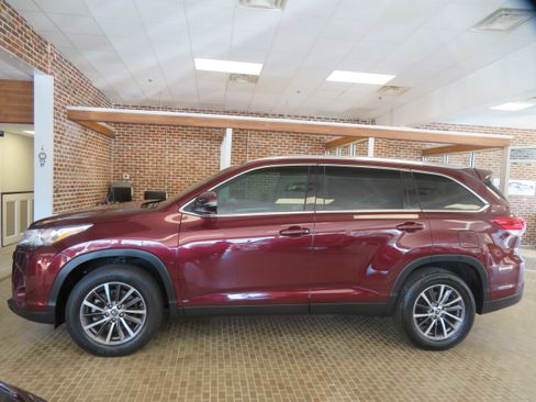 Used 2019 Toyota Highlander SE image 78