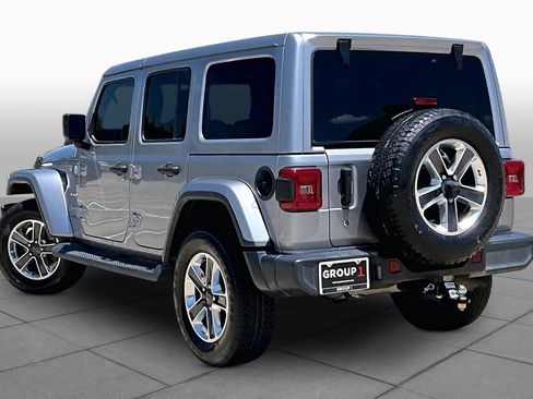 Used 2018 Jeep Wrangler Unlimited Sahara AWD/4WD image 12