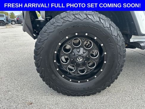 Used 2020 Jeep Wrangler Unlimited Sahara AWD/4WD image 18