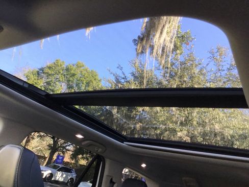 Used 2024 Honda Pilot Touring image 28