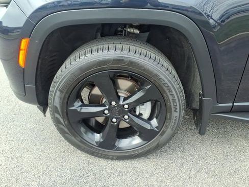 Used 2024 Jeep Grand Cherokee L Limited w/ Black Appearance Package image 29