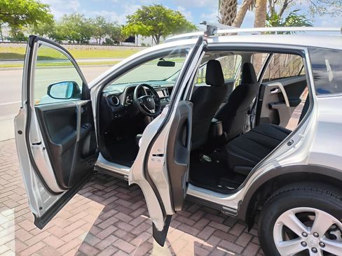 Used 2014 Toyota RAV4 XLE AWD/4WD image 4