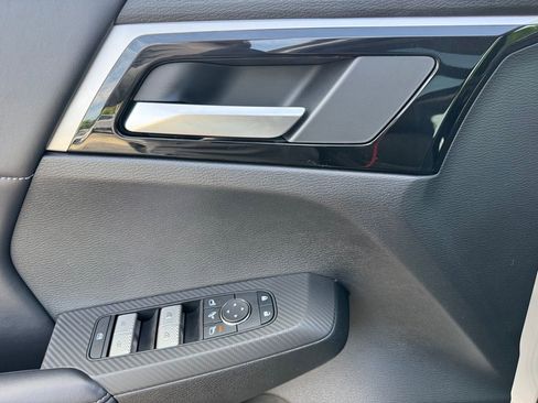 New 2025 Mitsubishi Outlander SE image 33