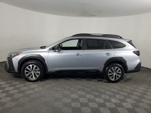 Used 2025 Subaru Outback Premium AWD/4WD image 7