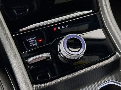 Used 2025 Jeep Grand Cherokee Limited image 19