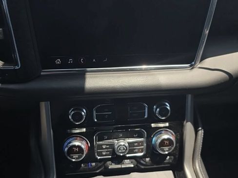 Used 2021 GMC Yukon XL Denali w/ Denali Ultimate Package AWD/4WD image 17