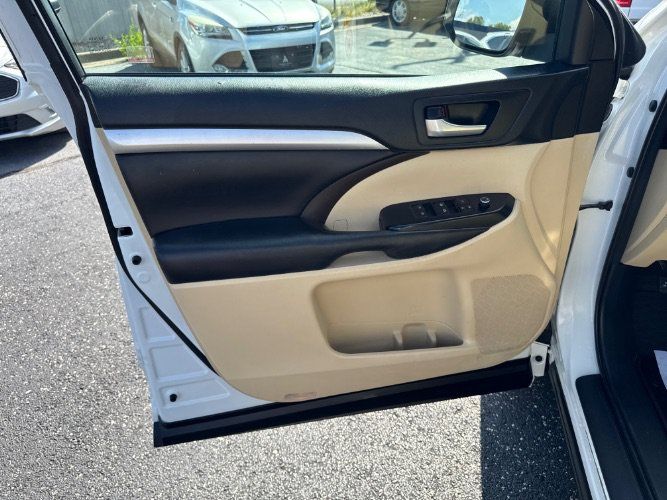 Used 2018 Toyota Highlander XLE FWD image 13