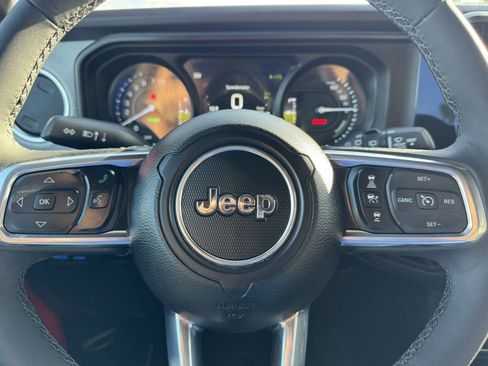 Certified 2025 Jeep Wrangler Unlimited Sahara w/ Safety Group AWD/4WD image 28
