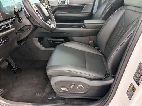 Used 2025 Hyundai Santa Fe SEL FWD image 11