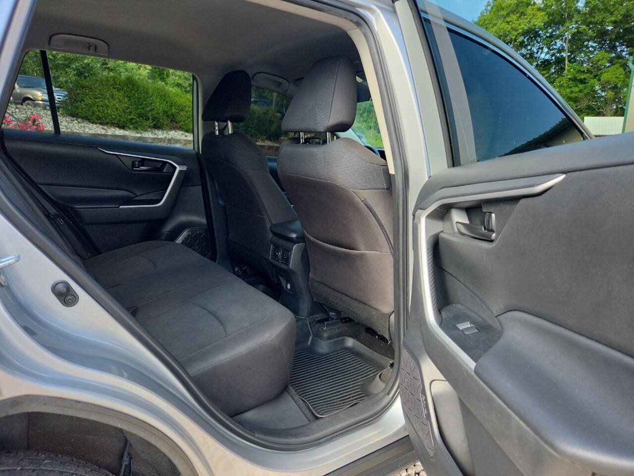 Used 2023 Toyota RAV4 LE AWD/4WD image 18