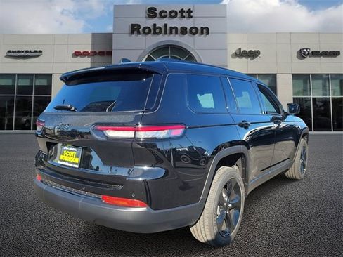 New 2025 Jeep Grand Cherokee L Altitude image 4