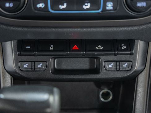 Used 2018 Chevrolet Colorado Z71 AWD/4WD image 26