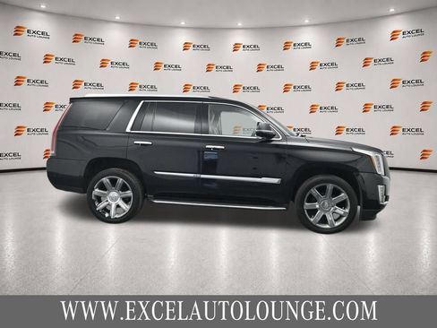 Used 2018 Cadillac Escalade Premium Luxury AWD/4WD image 6