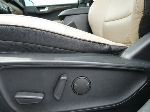 Used 2020 Ford Escape Titanium AWD/4WD image 24