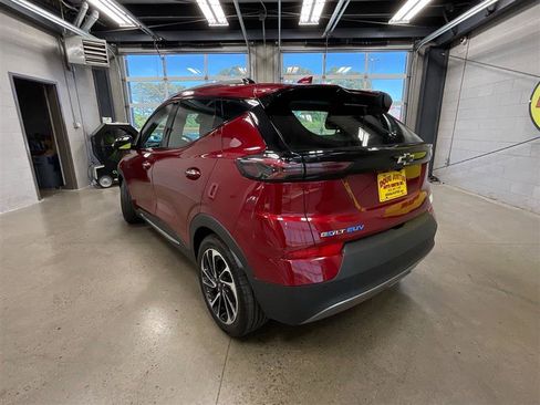 Used 2022 Chevrolet Bolt EUV Premier w/ Sun & Sound Package FWD image 3