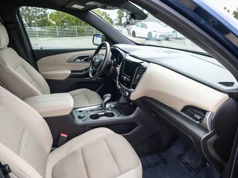 Used 2022 Chevrolet Traverse LS FWD image 15