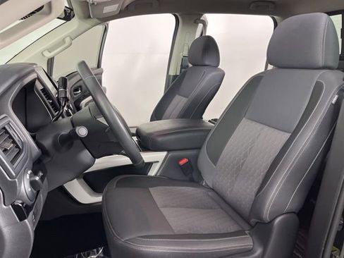 Used 2024 Nissan Titan SV w/ SV Convenience Package image 18