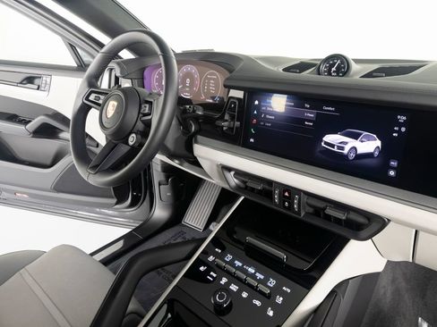 Certified 2025 Porsche Cayenne S AWD/4WD image 33