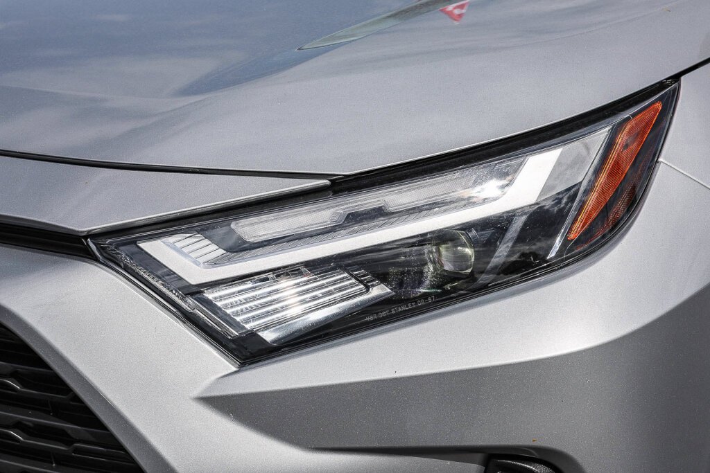 Certified 2025 Toyota RAV4 XLE FWD image 31