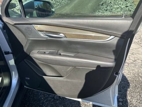 Used 2017 Cadillac XT5 Platinum w/ Driver Assist Package AWD/4WD image 16