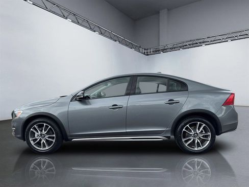 Used 2016 Volvo S60 T5 Cross Country Platinum AWD/4WD image 2