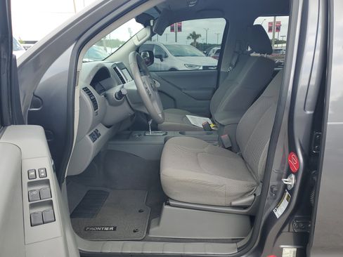 Certified 2021 Nissan Frontier SV image 12