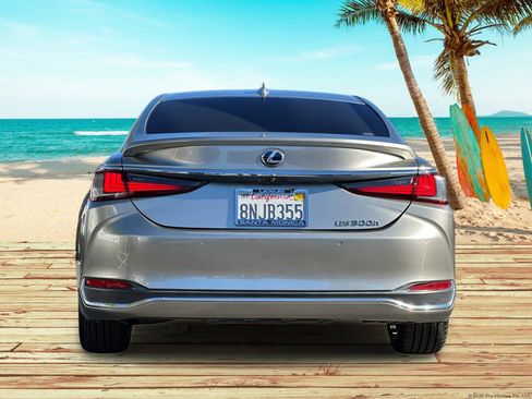 Used 2019 Lexus ES 300h image 4
