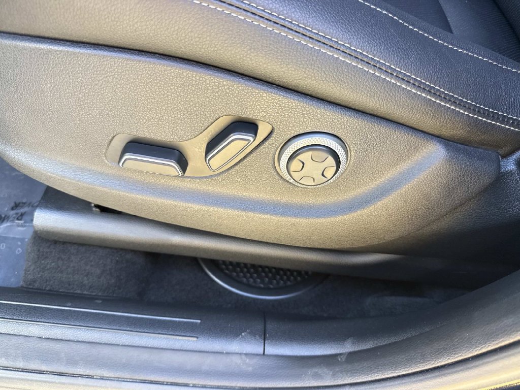 Used 2025 Genesis GV70 2.5T AWD/4WD image 26