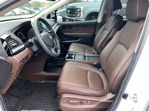 Certified 2025 Honda Odyssey Touring image 14