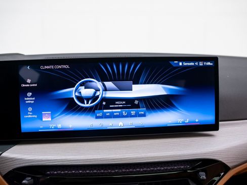 Certified 2025 BMW 330i xDrive Sedan AWD/4WD image 25