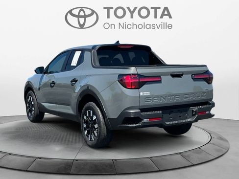Used 2025 Hyundai Santa Cruz SE AWD/4WD image 4