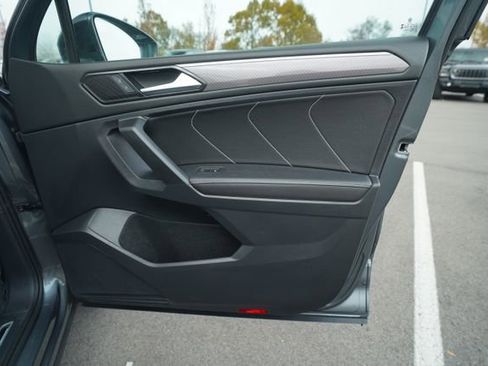 Used 2023 Volkswagen Tiguan SE R-Line image 21