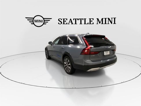 Used 2022 Volvo V90 B6 Cross Country w/ Advanced Package AWD/4WD image 9