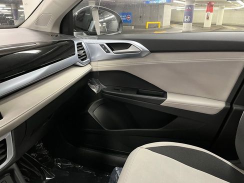 New 2025 Volkswagen Taos SE image 29