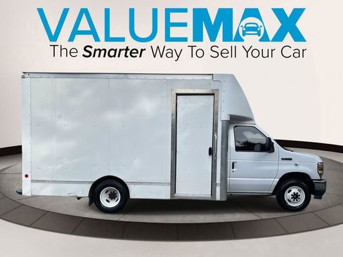 Used 2022 Ford E-350 and Econoline 350 Super Duty image 2