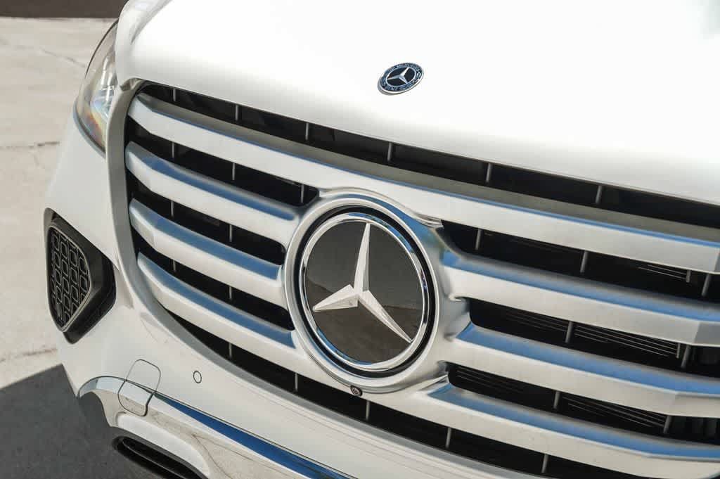 Used 2024 Mercedes-Benz GLS 450 4MATIC image 9