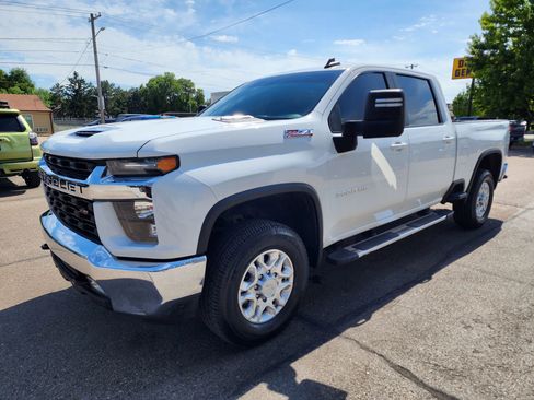 Used 2023 Chevrolet Silverado 2500 LT w/ Convenience Package AWD/4WD image 4