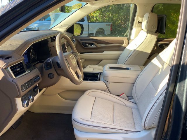 Used 2021 GMC Yukon XL Denali w/ Denali Ultimate Package AWD/4WD image 13