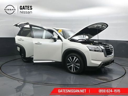 Used 2024 Nissan Pathfinder Platinum AWD/4WD image 62