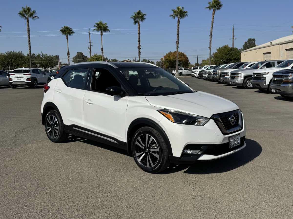 Used 2018 Nissan Kicks SR FWD image 2