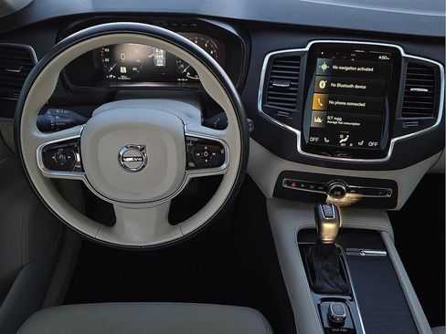 Used 2020 Volvo XC90 T5 Momentum image 13