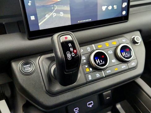 Used 2024 Land Rover Defender 130 X-Dynamic SE image 17