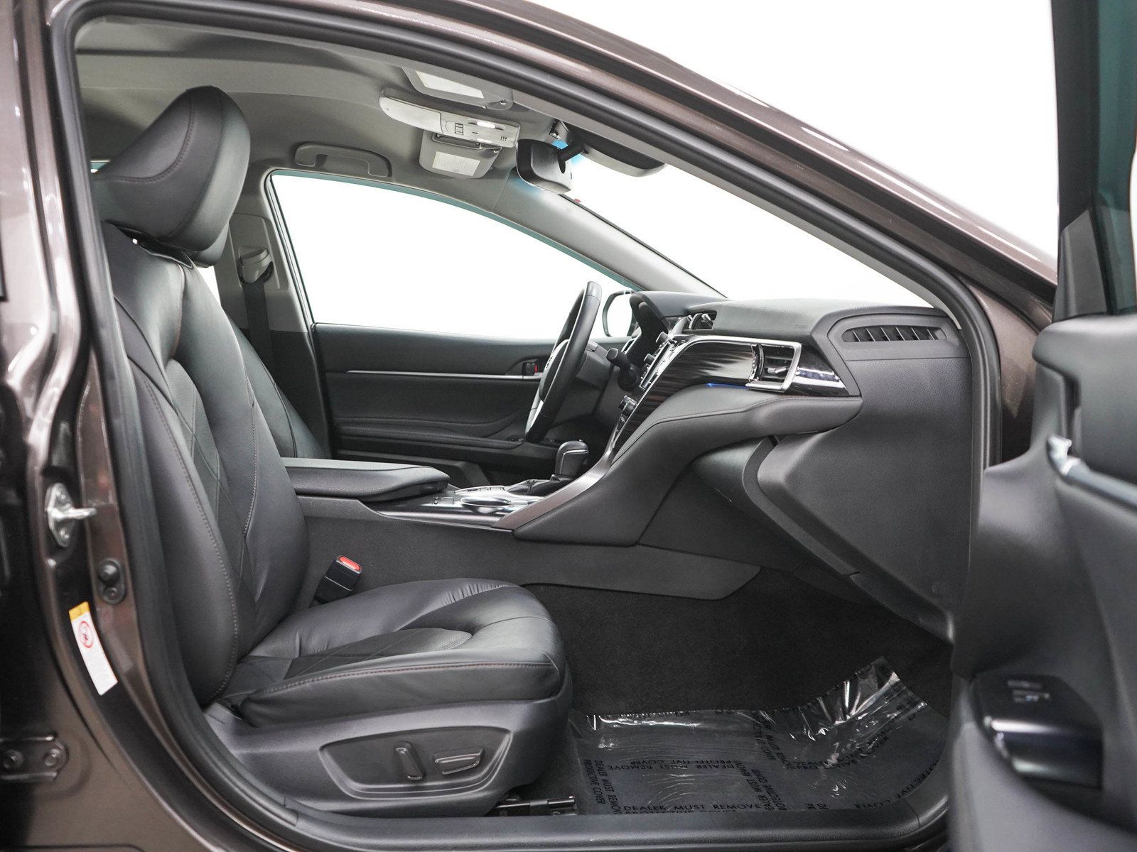 Used 2018 Toyota Camry XLE FWD image 11