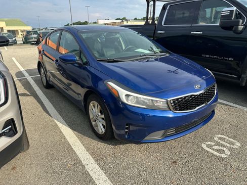 Used 2017 Kia Forte LX w/ LX Popular Package FWD image 2