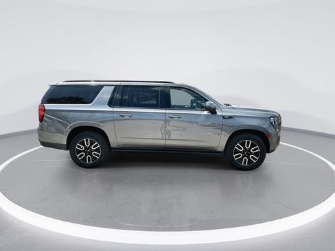 Used 2022 GMC Yukon XL AT4 AWD/4WD image 9