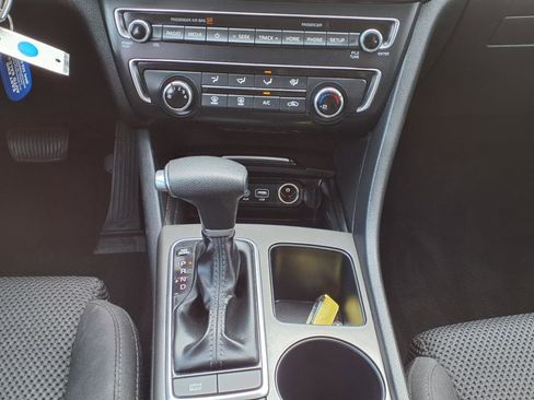 Used 2019 Kia Optima LX image 7