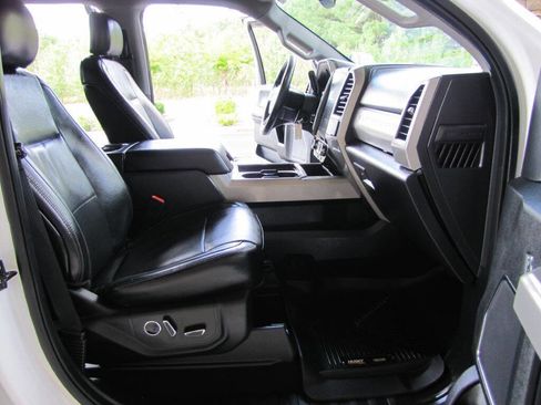 Used 2019 Ford F250 Lariat w/ Lariat Value Package image 20